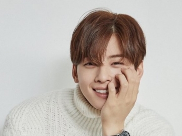 Cha Eun Woo Nampak ‘Bening’ di Pemotretan Dispatch, Fans Makin Ambyar