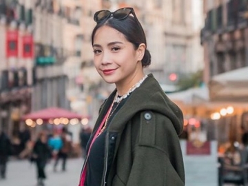 Harga Selendang Sudah Bikin Gigit Jari, Outfit Nagita Slavina Kembali Buat Jiwa Miskin Menangis
