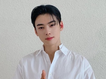 Cha Eun Woo Dandan 'Nyeleneh' Pakai Busana Ngejreng, Masih Sedap Dipandang?