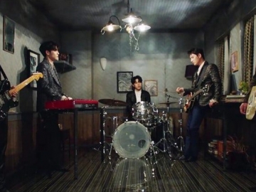 Resmi Comeback, DAY6 Ungkap Kehampaan Hidup di MV ‘Zombie’