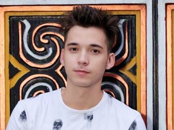 Stefan William Bikin Susah Milih Saat Unggah Foto Bareng Sang Putra, Kenapa?