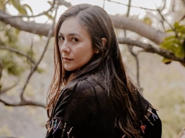 Wulan Guritno Tuai Koreksi Usai Posting Foto Cantik Putrinya Kala Pakai Mukenah