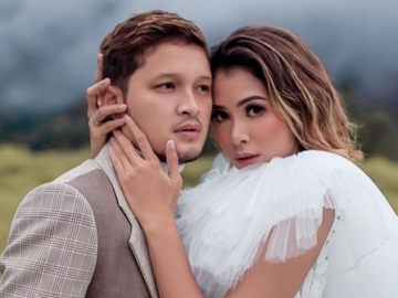 Pamer Testpack Dua Garis, Syamsir Alam dan Bunga Jelitha Senyum Semringah Jadi Calon Orangtua