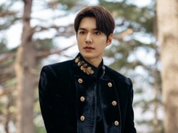 Lee Min Ho Bak 'Matahari' Sinari Lokasi Syuting 'The King: Eternal Monarch' Dengan Senyuman Manis