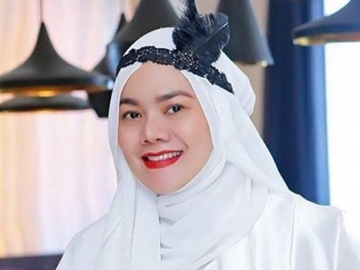Sarita Abdul Mukti Pajang Foto Masa Muda Belum Berhijab, Cantiknya Disebut Kalahkan Jennifer Dunn