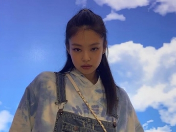 Pakai Blazer Unik, Jennie BLACKPINK Pamer Perut Hingga Punggung Mulus