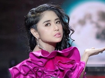 Disindir Langgar Social Distancing, Dewi Persik Jawab Lewat Foto Ini