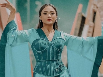 Marion Jola Jauh dari Cibiran Meski Tak Ragu Kenakan Baju Potongan Dada Rendah