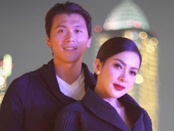 Syahrini Bagikan Momen Lantunkan Zikir Sambil Elus Tangan Reino Barack Bikin Fans Baper