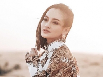 Bermodalkan Genting Rumah, Foto Kece Ririn Ekawati ‘Bius’ Mata Kaum Adam