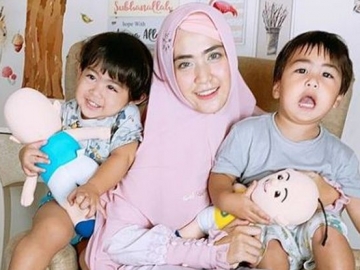 Sempat Divonis Sulit Dapat Anak, April Jasmine Bahagia Ustadz Solmed Setia