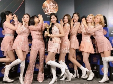 Twice Adu Visual di Teaser Foto Kedua 'More&More', Kecantikan Nayeon Dkk Disebut Mutlak