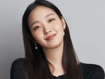 Kim Go Eun Berlumuran Darah Sambil Duduk di Pojokan, Masih Cantik? 