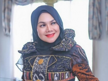 Ikutan Aplikasi Kekinian, Paras 'Tak Berubah' Sarita Abdul Mukti Disanjung Habis-habisan