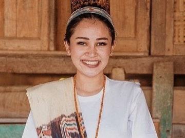 Agama Dipertanyakan, Mutia Ayu Bungkam Netizen Julid dengan Balasan Pedas