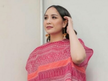 Dikira Baju Partai, Harga Kaos Oblong Nagita Slavina Ini Malah Kalahkan Busana Lebaran?