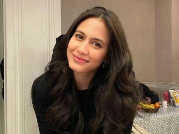 Pasang Muka Bantal, Pevita Pearce Sampaikan Catatan Kecil untuk Dirinya di Tahun 2021
