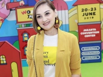 Mona Ratuliu Ungkap Perbedaan Saat Dikaruniai Anak ke-4, Senyum Manis Bayi Numa Malah Jadi Sorotan