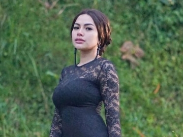 Nikita Mirzani Tuai Pro-Kontra Saat Kembali Pamer Kemolekan Tubuh Tanpa Bra