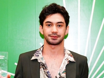 Debut Sutradara di Tengah Pandemi, Reza Rahadian Beber Proses Syuting Seri 'Sementara, Selamanya'
