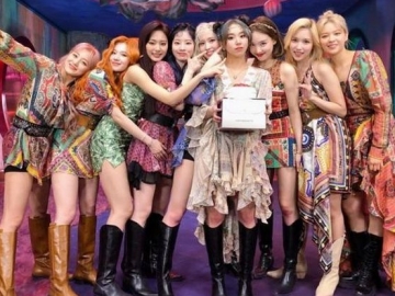 Netter Soroti Pernyataan JYP Soal Tugu di MV Twice  'More & More' yang Dituding Plagiat