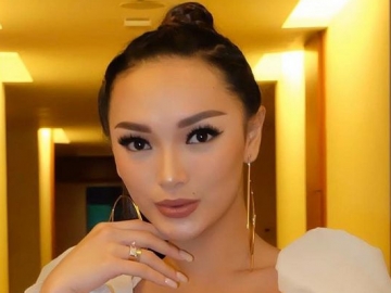 Zaskia Gotik Pamer Foto Selfie Bareng Sang Ibu, Dipuji Mirip Hingga Disebut Sama-Sama Cantik Alami
