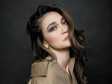 Tak Banyak Diketahui Fans, Foto Lawas Luna Maya Dirangkul Shahrukh Khan Mencuat Lagi