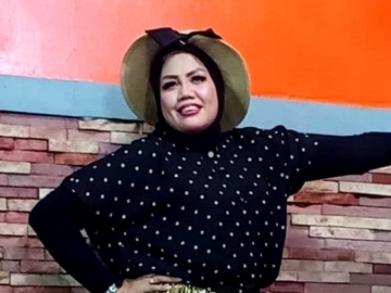 Unggah Foto Lama Bareng Ariel Tatum, Bentuk Tubuh Ely Sugigi Justru Jadi Perbincangan