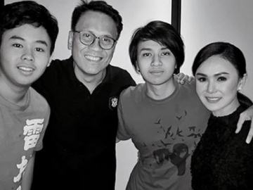 Yuni Shara Pamer Foto Bareng Mantan Suami, Sindir Krisdayanti?