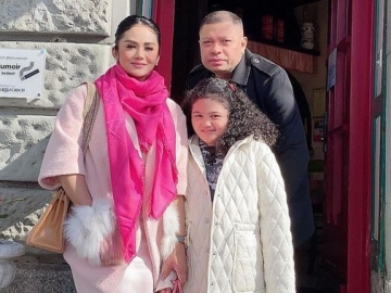 Foto Cantik Amora Dipuji Rekan Artis, Krisdayanti: Dia Mencuri Hatiku