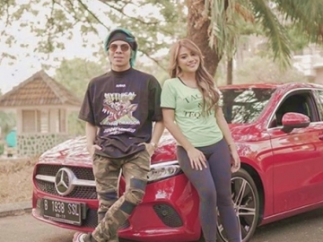 Aksi Aurel Hermansyah Bangunkan Atta Halilintar dengan Mesra Malah Banjir Komentar Miring