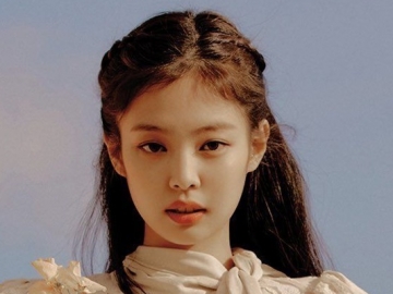 Jennie BLACKPINK Nyentrik Pakai Cepol Rambut Malah Disebut Mirip Bawang Putih