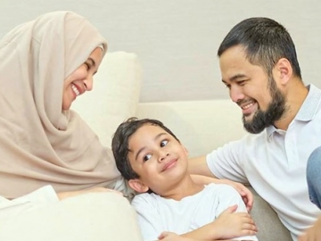 Gaya ‘Nyeleneh’ Adam Anak Shireen Sungkar-Teuku Wisnu Kala Ikutan Foto Iklan Undang Gelak Tawa