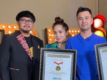 Selain Busana, Netter Juga Sorot Krim Di Wajah Nagita Slavina Saat Terima Rekor MURI