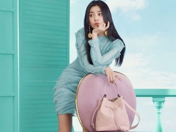 Han Hyo Joo Unggah Foto Hitam Putih dengan Busana Serba Gelap, Fans Ngaku Rindu