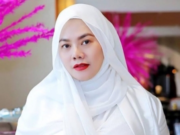 Jalan Bareng Pria Misterius, Sarita Abdul Mukti Diwanti-wanti Fans Begini