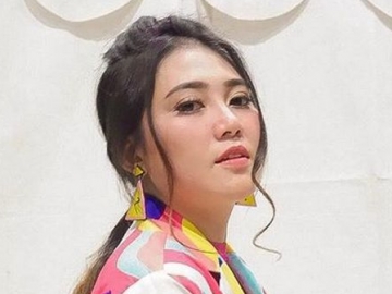 Via Vallen Berang Insiden Mobil Mewahnya Dibakar Orang Justru Dituduh Settingan