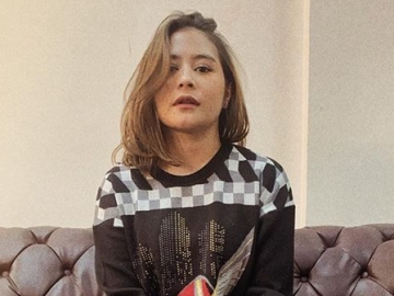 Dikira Murah, Harga Fantastis Kemeja Bunga Milik Prilly Latuconsina Tuai Candaan Kocak