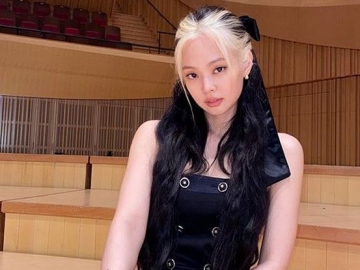 Jennie Unggah Rangkaian Foto Favorit Berbalut Busana Mewah Chanel, Fans Cuma Bisa Memuji