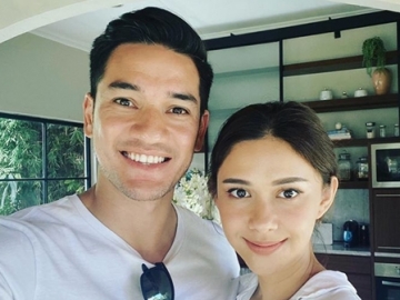 Terhalang Masker, Pose Ciuman Ala Andrew White dan Nana Mirdad Tetap Bikin Baper