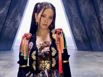 Jisoo Bombardir Instagram dengan Foto-Foto Cantik, Visualnya Disebut Level Aktris