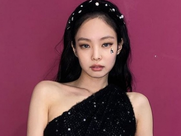 Jennie Minta Maaf Usai Gagal Bikin Tanda Hati dengan Jisoo, Fans Malah Ngakak