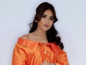 Bukan Didi Riyadi, Foto Menawan Ayu Ting Ting Dapat ‘Hati’ dari Presenter Tampan Ini Bikin Baper