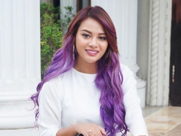 Aurel Hermansyah Pamer Cincin Lamaran Pemberian Atta Halilintar, Banjir Selamat dari Rekan Artis