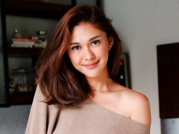 Usai Sempat Karantina Mandiri, Nana Mirdad Kini Liburan ke Pantai Sambil Curhat Fakta Ini