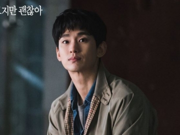 Kim Soo Hyun Pamer Foto Bareng Ko Moon Young Kecil Sambil Senyum Manis, Fans Langsung Ricuh