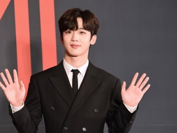 Beda Dari Idol Lain, Kim Yohan Kepergok Malu-malu Diminta 'Telanjang Dada' Saat Pemotretan
