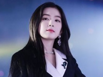 Biasa Lincah di Panggung, Irene Red Velvet Serius Baca Naskah 'Double Patty' Curi Perhatian