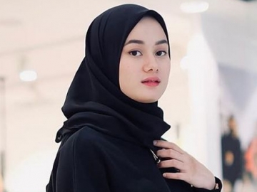 Dinda Hauw Pamer Foto Sendiri Tanpa Ditemani Suami, Komentar Nyinyir Justru Masih Saja Didapat?