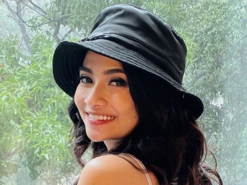 Cara Jemur Bayi Sempat Dikritik, Vanessa Angel Direspons Berbanding Terbalik Saat Mandikan Gala Sky